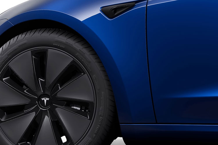 4050839 Standard RWD 4dr Auto