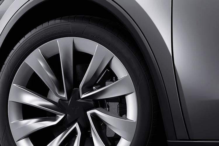 4037651 Premium Long Range RWD 5dr Auto