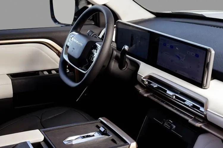 3938317 325kW Luxury Double Cab Pickup 102kWh Auto